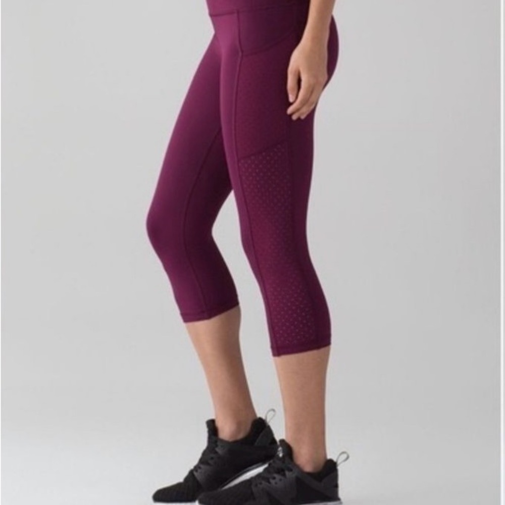 Lululemon Mind Over Miles Crop (17”)